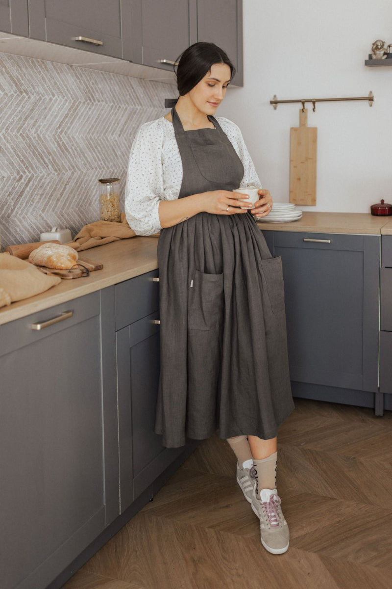 100% linen retro apron with pockets, handmade in Europe