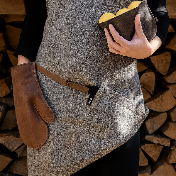 100% linen kitchen apron with genuine leather details and herringbone pattern