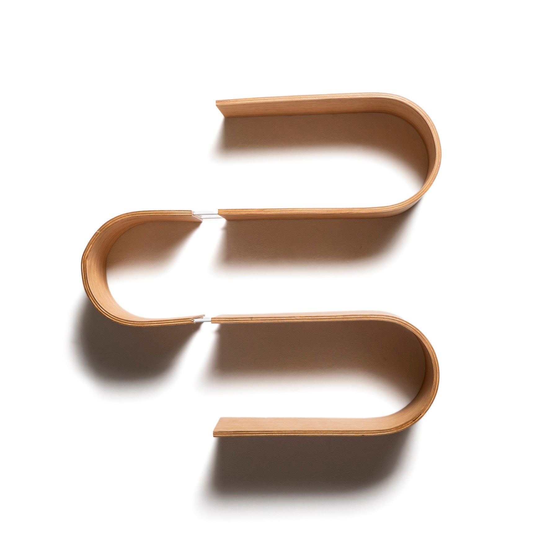 Étagère murale flottante en bois Snake, fabriquée artisanalement en Europe à partir de contreplaqué de bouleau