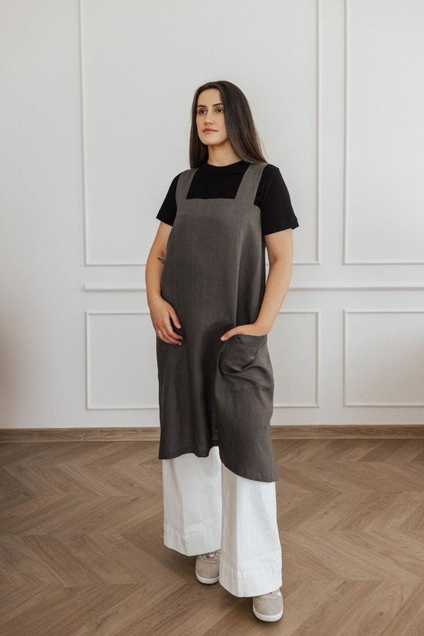 100% linen crossed back apron with pockets, handmade in Europe